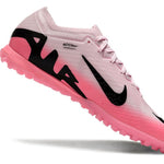 Chuteira Society Nike Air Zoom Mercurial Vapor 15 TF Rosa e Preto "Mad Brilliance Pack"