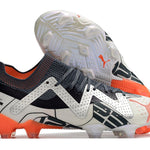 Chuteira Campo Puma Future Ultimate FG Branca, Prata e Laranja "Astronaut Pack"