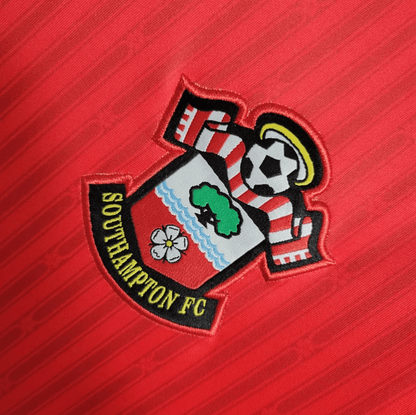 Camiseta local del Southampton 2023/24