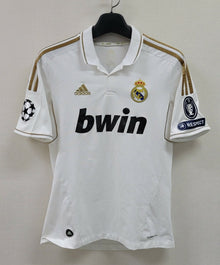 Camiseta local del Real Madrid 2004/05
