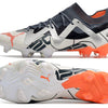 Chuteira Campo Puma Future Ultimate FG Branca, Prata e Laranja "Astronaut Pack"