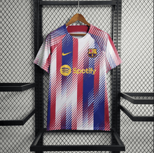 Camiseta de entrenamiento del Barcelona 2023/24 blanca, azul y roja