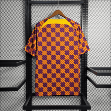 Camiseta de entrenamiento naranja, azul y roja del Barcelona 2023/24