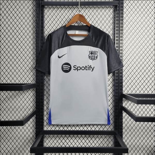 Entrenamiento negro y gris del Barcelona 2023/24