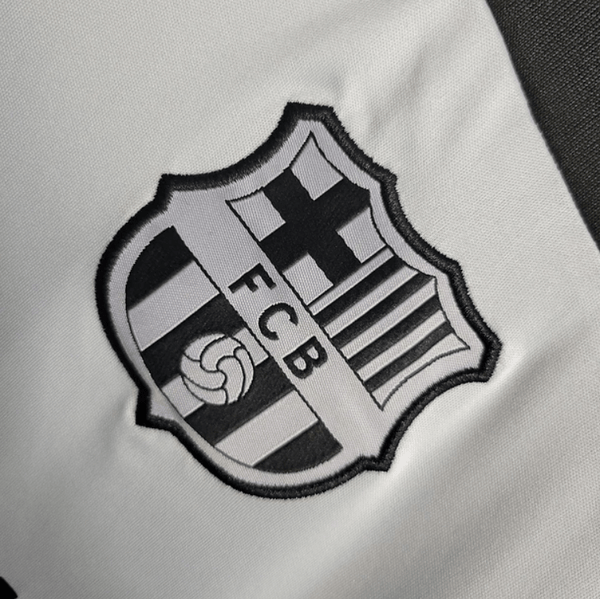 Entrenamiento negro y gris del Barcelona 2023/24
