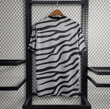 Camiseta de entrenamiento en blanco y negro de la Juventus 2023/24