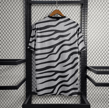 Camiseta de entrenamiento en blanco y negro de la Juventus 2023/24