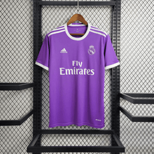 Camiseta de visitante del Real Madrid 16/17