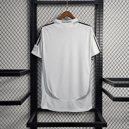 Camiseta local del Real Madrid 06/07
