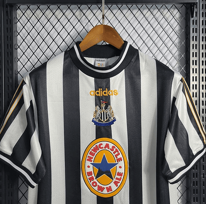 Camiseta local del Newcastle 95/97