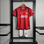 Kit local para niños del Manchester United 23/24