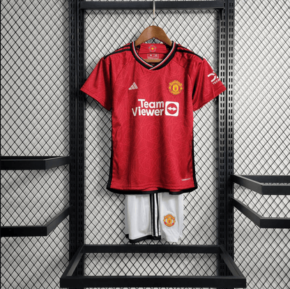 Kit local para niños del Manchester United 23/24