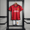 Kit local para niños del Manchester United 23/24