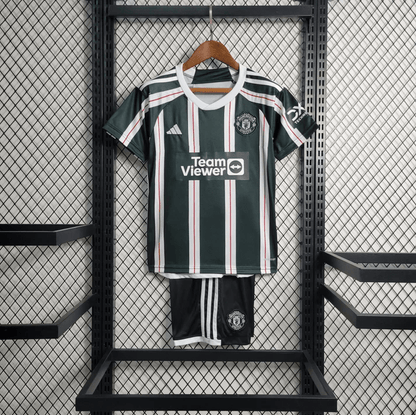 Kit infantil del Manchester United 23/24