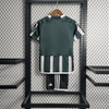 Kit infantil del Manchester United 23/24