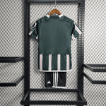 Kit infantil del Manchester United 23/24