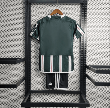 Kit infantil del Manchester United 23/24