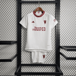 Kit infantil del Manchester United 23/24