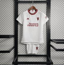 Kit infantil del Manchester United 23/24