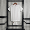 Kit infantil del Manchester United 23/24