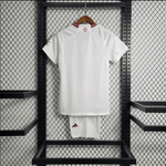 Kit infantil del Manchester United 23/24