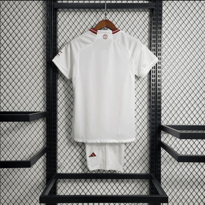 Kit infantil del Manchester United 23/24