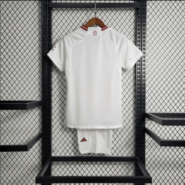 Kit infantil del Manchester United 23/24