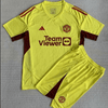 Kit infantil del Manchester United 23/24