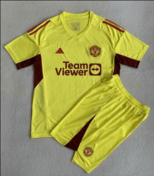 Kit infantil del Manchester United 23/24