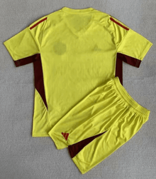 Kit infantil del Manchester United 23/24