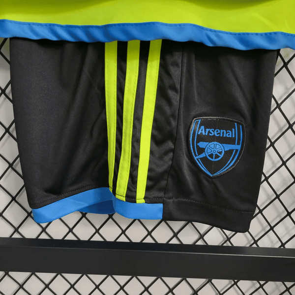 Kit infantil del Arsenal 23/24