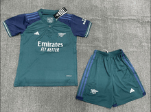 Kit infantil del Arsenal 23/24