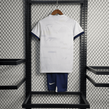 Kit local infantil del Tottenham 2023/24