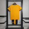 Kit infantil del Wolverhampton 2023/24