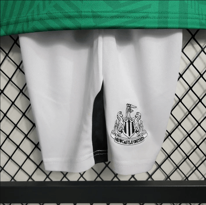 Equipación infantil del Newcastle 23/24
