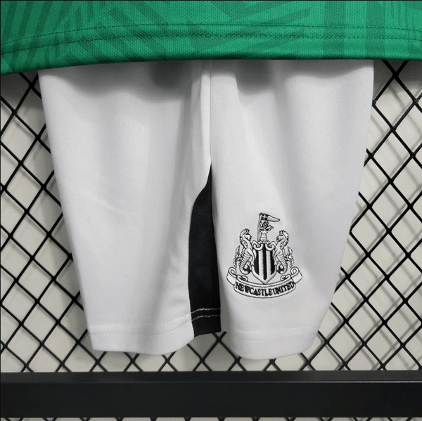 Equipación infantil del Newcastle 23/24
