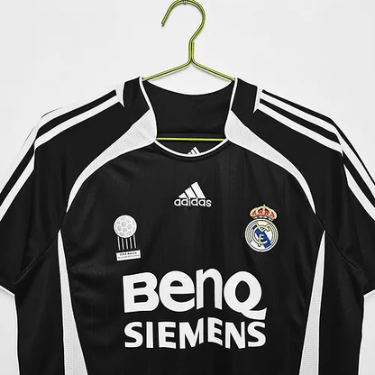 Camiseta visitante del Real Madrid 06/07