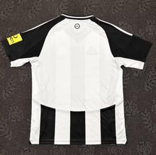 Camiseta local del Newcastle 24/25
