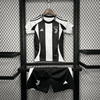 Kit local infantil de la Juventus 2024/25