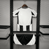 Kit local infantil de la Juventus 2024/25