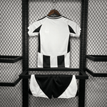 Kit local infantil de la Juventus 2024/25