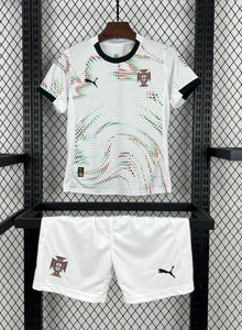 Kit infantil blanco de Portugal 2025/26