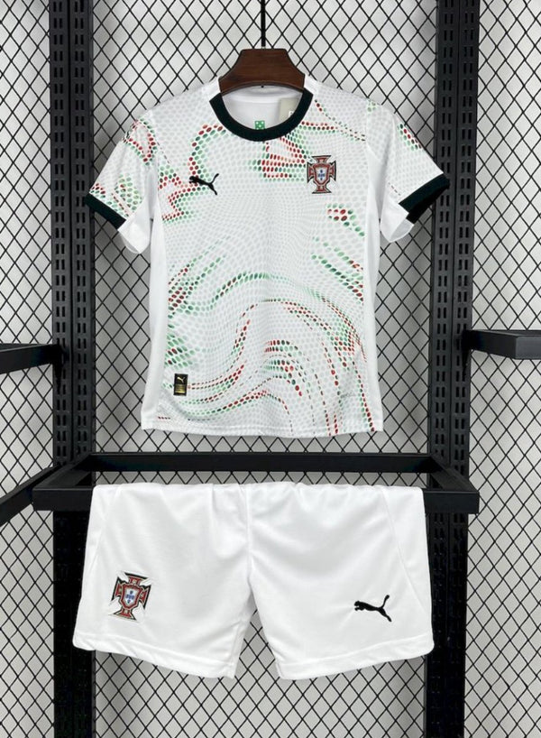 Kit infantil blanco de Portugal 2025/26