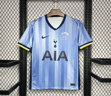 Travis del Tottenham