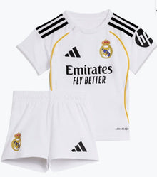 Kit infantil del Real Madrid 2025/26