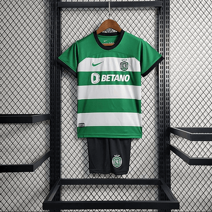 Kit infantil del Sporting 2023/24