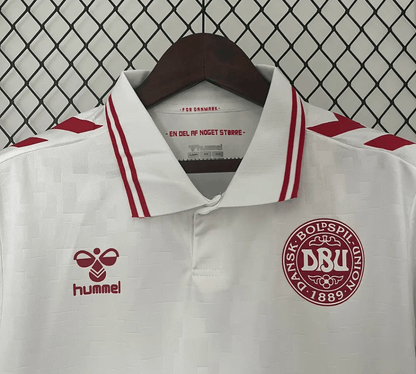 Camiseta de visitante de Dinamarca 2024