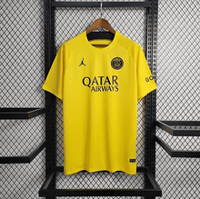 Camiseta amarilla de entrenamiento del PSG 2023/24