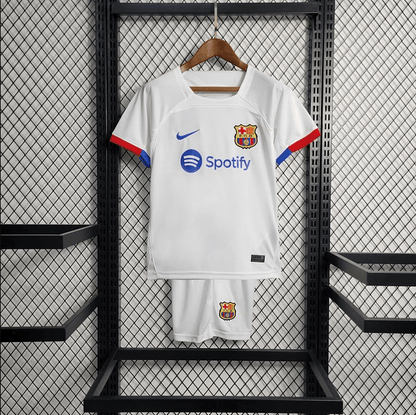 Equipación infantil del Barcelona 23/24