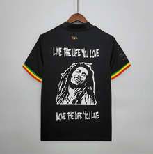 Camiseta local del Ajax “Bob Marley” 21/22